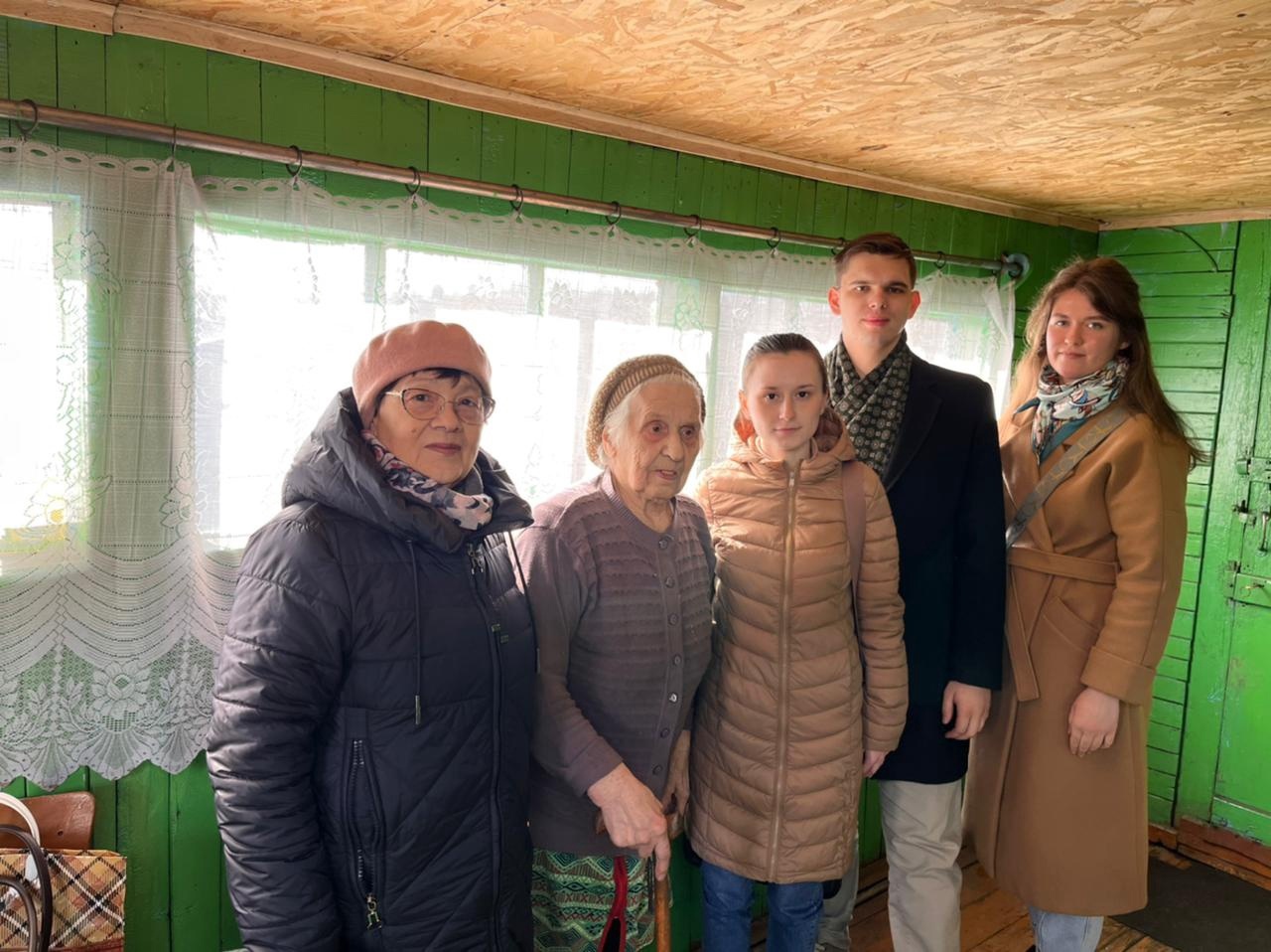 05.04.2022 г. волонтеры ФИП и Л.А. Полякова встретились с Е.П. Брынцевой